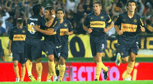 Foto Juan Roman Riquelme Visita A Un Central Necesitado