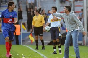 Riquelme dio el OK y Cagna llegar�a en las pr�ximas horas