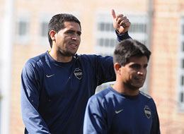 Riquelme entren� de forma diferenciada, pero estar�a ante Central