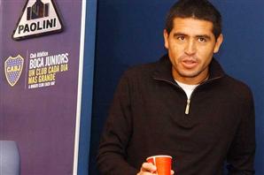 Pese a lo anunciado, Riquelme no firm� y crecen los rumores
